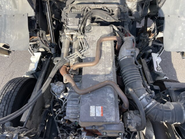 日野：プロフィア：ハイルーフ：トレーラーヘッド：メッキ多数：アルミホイール