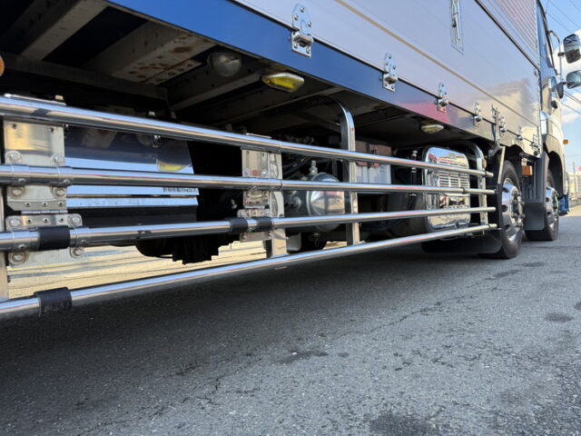 日野：17プロフィア：ハイルーフ：ウィング：メッキ多数：ステンレス多数：リア門口ステンレス