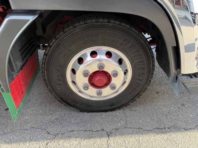 いすゞ：フォワード：6200ワイド：ウィング：木床：アルミホイール：240馬力：エアサス