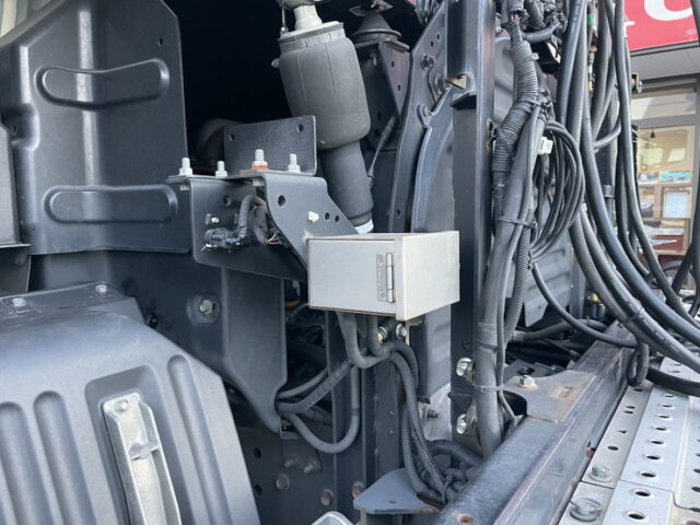 日野：17プロフィア：ハイルーフ：トレーラーヘッド：7速MT：450馬力：E13Cエンジン