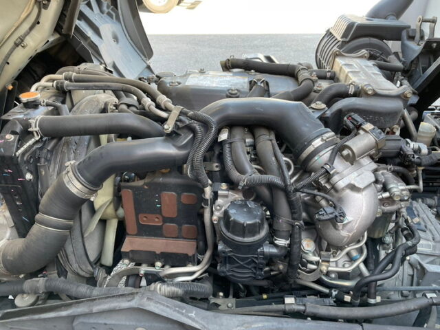 いすゞ:フォワード:ワイド:210馬力:アルミウィング:格納パワーゲート:リアエアサス:アルミホイール