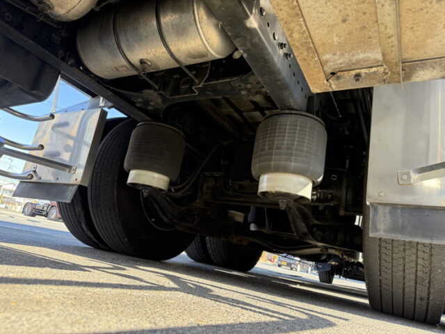 日野：17プロフィア：冷凍バン：メッキ多数：サブエンジン：ジョロ4キーストン