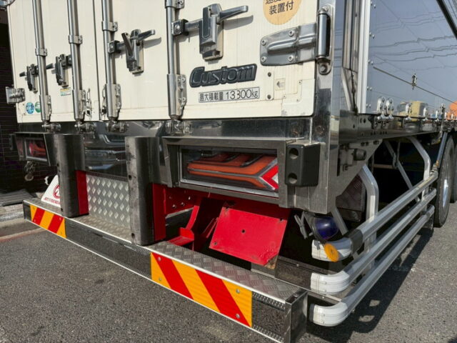 クオン:ハイルーフ:ウィング:メッキ多数:ステンレスバイザー:アルミホイール