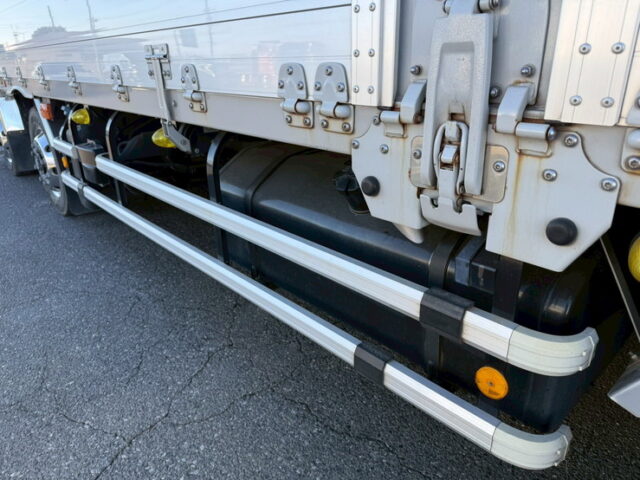 17スーパーグレート:ハイルーフ:ウィング:メッキ多数:アルミホイール:木床