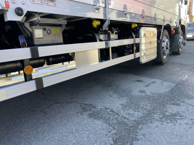 いすゞ　ギガ　ハイルーフ　ウィング　未使用車　アルミホイール　メッキ多数