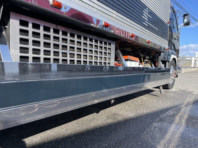 三菱ふそう　ファイター　冷凍バン　コルゲート　ジョロダー4列キーストン　エアサス