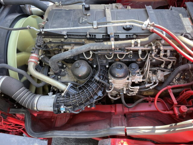 17スーパーグレート　ハイルーフ　トレーラーヘッド　460馬力　第5輪荷重11.500㎏