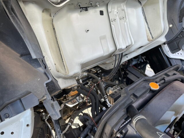 いすゞ　エルフ　平ボディ　5MT　フロントバイザー　プロテク縞板　木床　内装生地張り