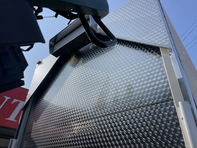 いすゞ：フォワード：ウィング：6200ワイド：エアサス：架装多数：木床：240馬力