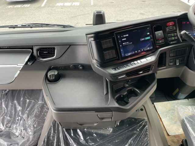 スカニア：R460：現行モデル：登録済未使用車：トレーラーヘッド：総輪エアサス