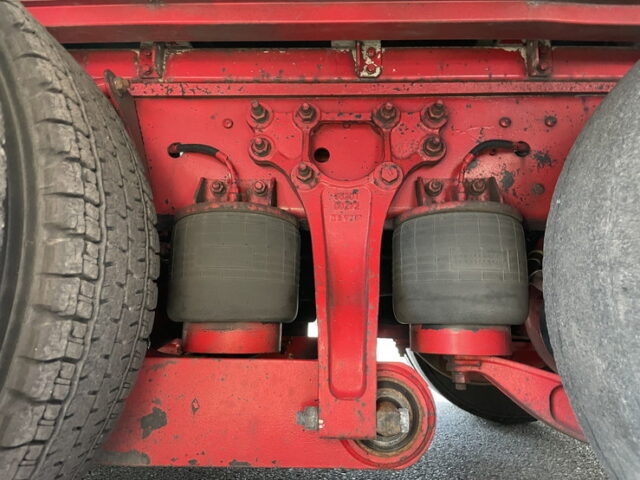 クオン：ハイルーフ：ウィング：跳上ゲート：総輪エアサス：エアロ付き：メッキ多数　