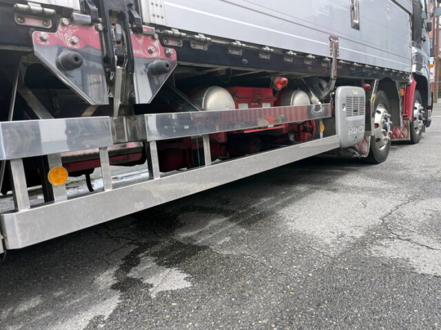 日野：プロフィア：ハイルーフ：ウィング：メッキ多数：ステンレス多数　