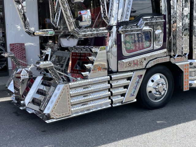 いすゞ：フォワード：デコトラ：キャンピング登録：箱内部屋仕様：マニ割り