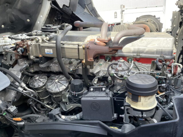 日野：プロフィア：トレーラーヘッド：ハイルーフ：ルーフバー：パイプバンパー：アルミホイール