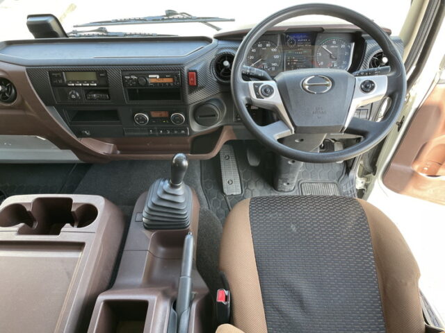 日野:17レンジャー:6200ワイド:冷凍バン:格納ゲート付:エアサス:ジョロ4キーストン