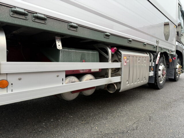 17スーパーグレート：ハイルーフ：ウィング：プレミアムラインエグゼクティブ：寝台メッキ