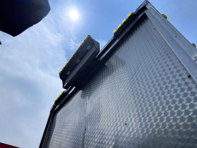 いすゞ　ギガ　ハイルーフ　ウィング　造りボディ　1Mアオリ　ステンレス多数