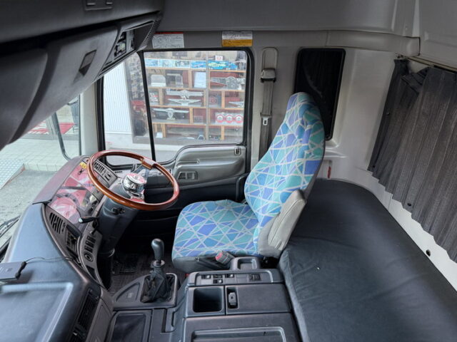 日野：テラヴィ：ハイルーフ：トレーラーヘッド：架装多数：ブタ鼻：後輪エアサス