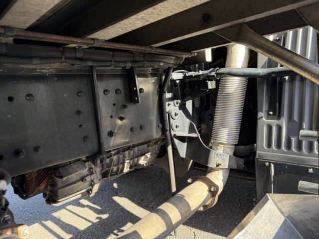 日野：17プロフィア：冷凍バン：メッキ多数：サブエンジン：ジョロ4キーストン