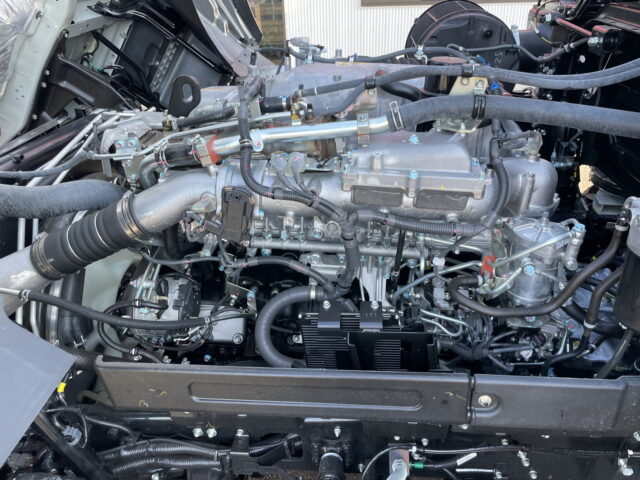 いすゞ　ギガ　ハイルーフ　ウィング　未使用車　アルミホイール　メッキ多数