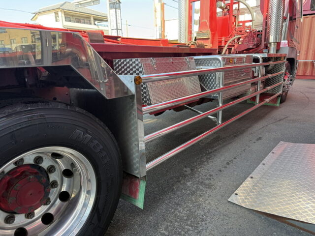 スーパーグレート：ハイルーフ：アームロール：40立米：架装多数：煙突マフラー(ダミー)