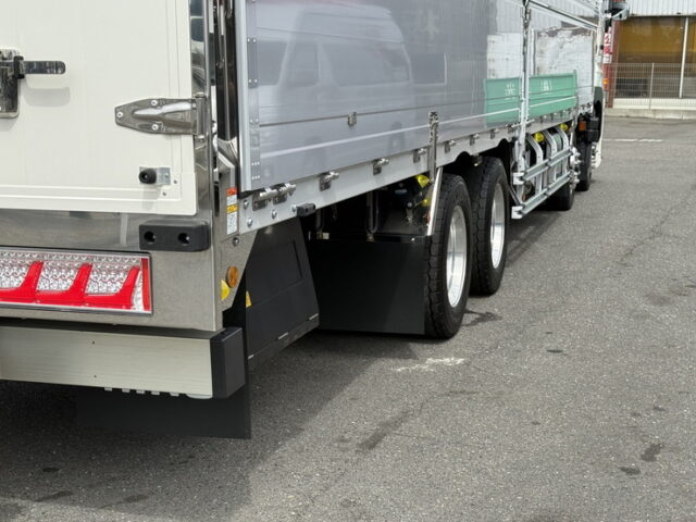 日野：17プロフィア：ハイルーフ：ウィング：未使用：アルミホイール：リア門口ステンレス