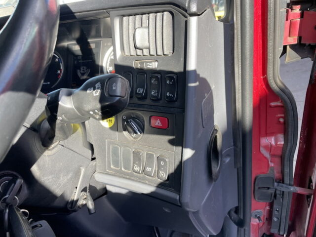 スカニア：R580：トレーラーヘッド：ダブル：V8：煙突マフラー：架装多数