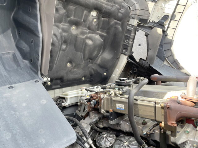 日野：プロフィア：トレーラーヘッド：ハイルーフ：ルーフバー：パイプバンパー：アルミホイール