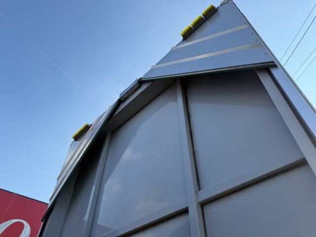 日野：17プロフィア：ハイルーフ：ウィング：メッキ多数：ステンレス多数：リア門口ステンレス