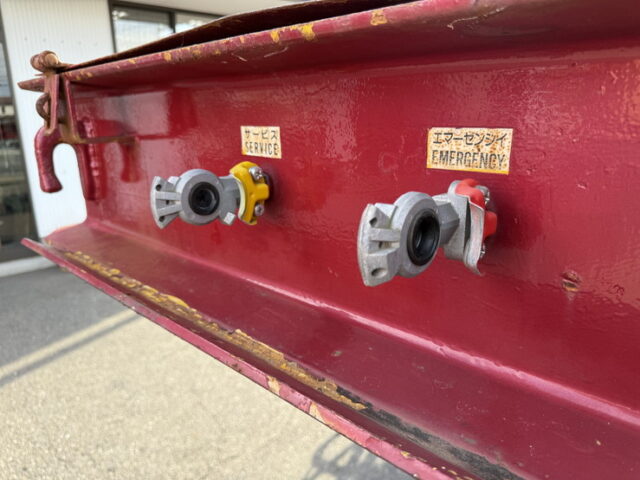 東急：重機運搬用トレーラー：幅2800㎜　荷台長4700㎜：歩みハンガー：8輪