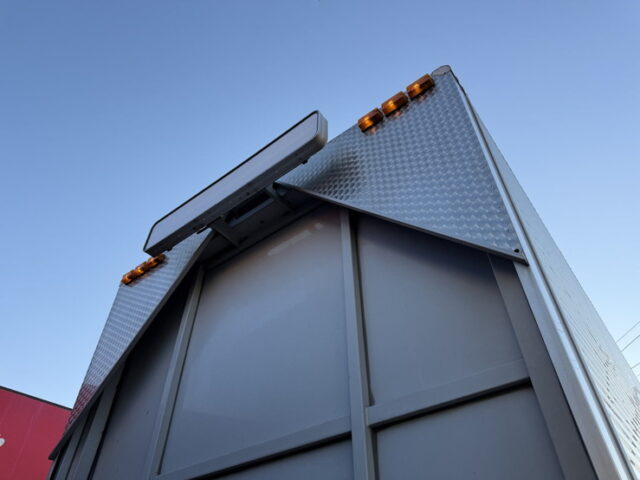 いすゞ：ギガ：ハイルーフ：ウィング：メッキ多数：ステンレス多数：エアローラー