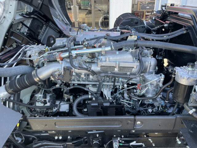 いすゞ　ギガ　ハイルーフ　ウィング　未使用車　アルミホイール　メッキ多数