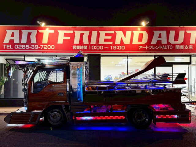 いすゞ：エルフ：イベント車：架装多数：カスタムペイント：荷台トランク仕様：マニ割り