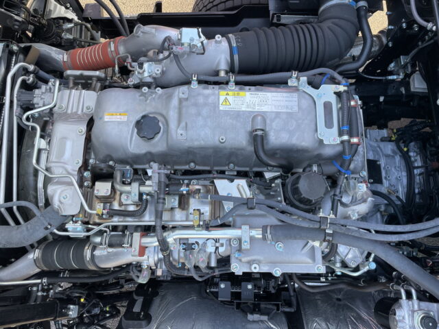 いすゞ　ギガ　ハイルーフ　ウィング　未使用車　アルミホイール　メッキ多数