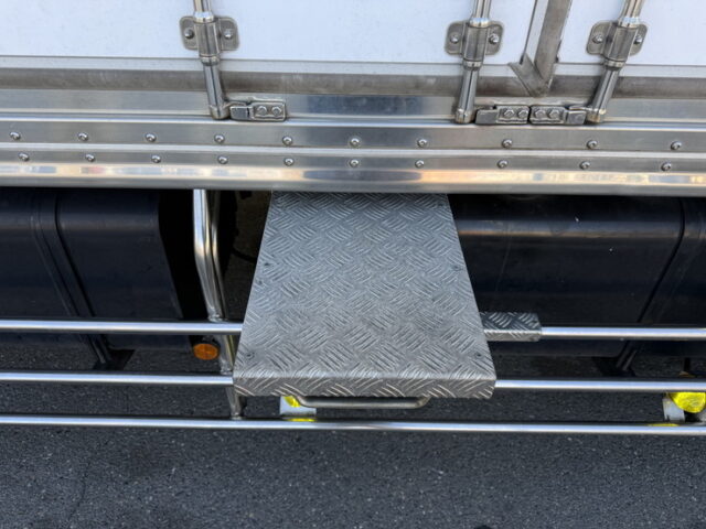 日野：17プロフィア：冷凍バン：メッキ多数：サブエンジン：ジョロ4キーストン