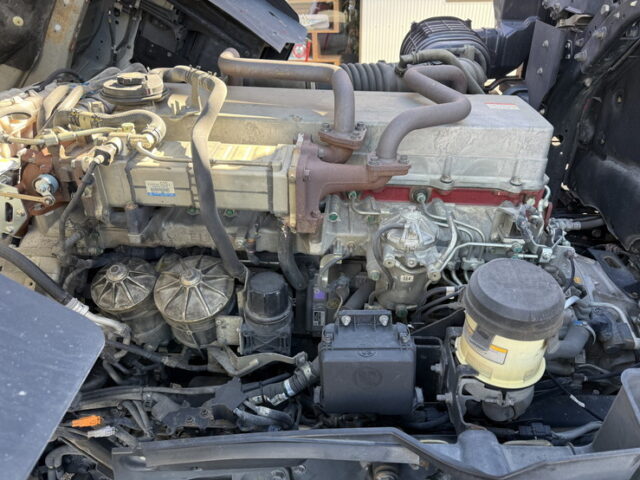 日野:17プロフィア:ハイルーフ:メッキ多数:アルミホイール:木床:E13Cエンジン