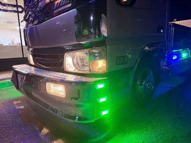 タイタンダッシュ：平ボデー：架装多数：標準幅：アオリステンレス張り：マニ割り