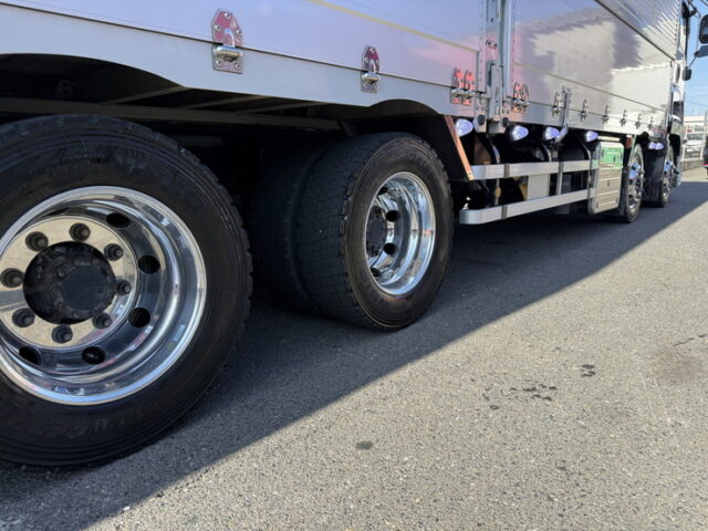 いすゞ：ギガ：ハイルーフ：ウィング：アルミホイール：リア門口ステンレス：低走行