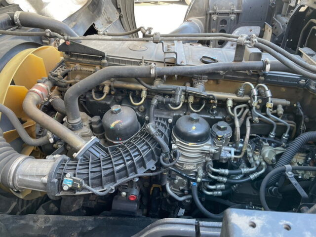 三菱ふそう　スーパーグレート　トレーラーヘッド　ハイルーフ　AT　ステンレスサイドバンパー