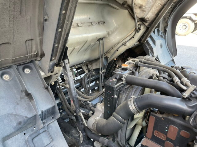 いすゞ:フォワード:ワイド:210馬力:アルミウィング:格納パワーゲート:リアエアサス:アルミホイール