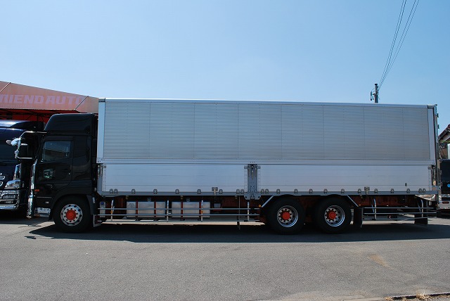 【253】ＵＤトラックスクオン　中低床　冷凍ウイング　ハイルーフ　リヤエアサス