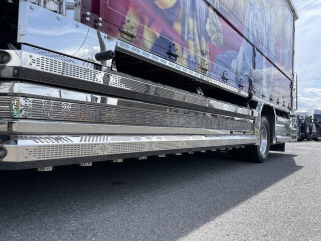 いすゞ：フォワード：デコトラ：キャンピング登録：箱内部屋仕様：マニ割り