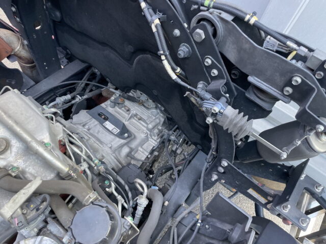 日野：17プロフィア：ハイルーフ：メッキ多数：ステンレス多数：アルミホイール