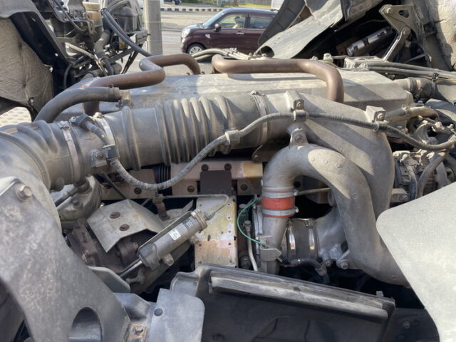 日野：プロフィア：ハイルーフ：トレーラーヘッド：メッキ多数：アルミホイール