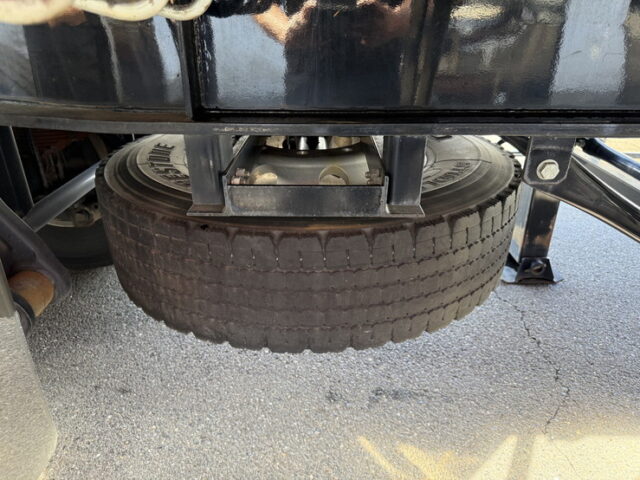 トレクス：平床セミトレーラー：アオリ20㎝：5方開：3軸：板バネ：最大積載量28.500㎏