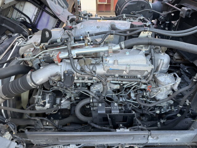 いすゞ：ギガ：ハイルーフ：ウィング：メッキ多数：ステンレス多数：エアローラー