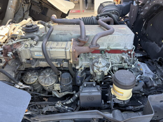 日野：17プロフィア：ハイルーフ：ウィング：メッキ多数：アルミホイール：プロシフト