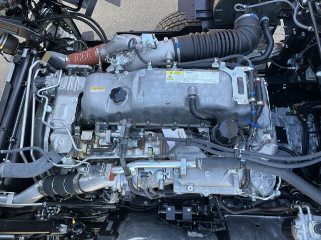 いすゞ　ギガ　ハイルーフ　ウィング　未使用車　アルミホイール　メッキ多数