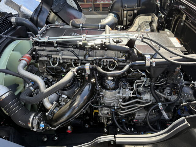 現行スーパーグレート：スーパーハイルーフ：トレーラーヘッド：未使用：プレミアムライン