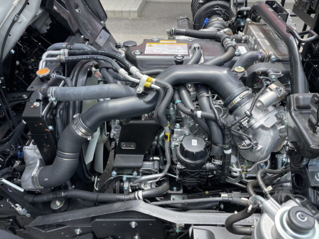 いすゞ：フォワード：登録済未使用：アームロール：3人乗り：ベッドレス：積載3.750㎏